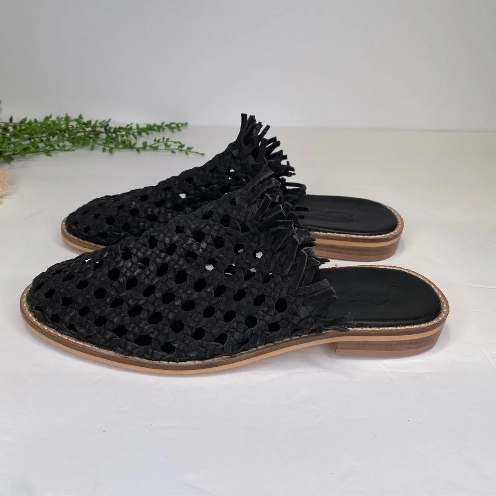 Free People Mirage Woven Leather Flat Black Fringe Slides Size 39 NWT